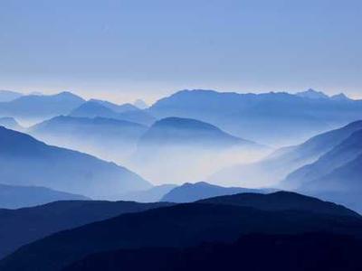 I changed 10+ settings on my iPhone to significantly extend its battery life (iOS 26 and older)