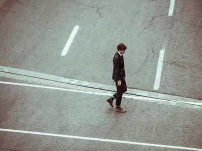 I changed 10+ settings on my iPhone to significantly extend its battery life (iOS 26 and older)