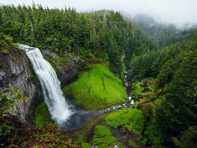 Browsing online at the airport? Here's why I use cellular instead of Wi-Fi (and you should, too)